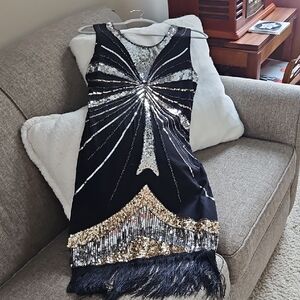 Black Party Dress With Sequinsa And Fringed Bottem